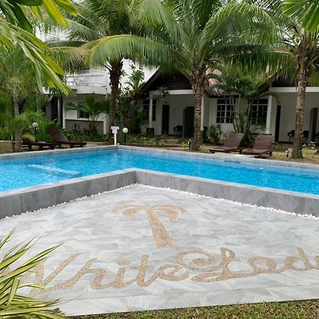 White alojamiento Chalet Pantai Cenang  Exterior foto