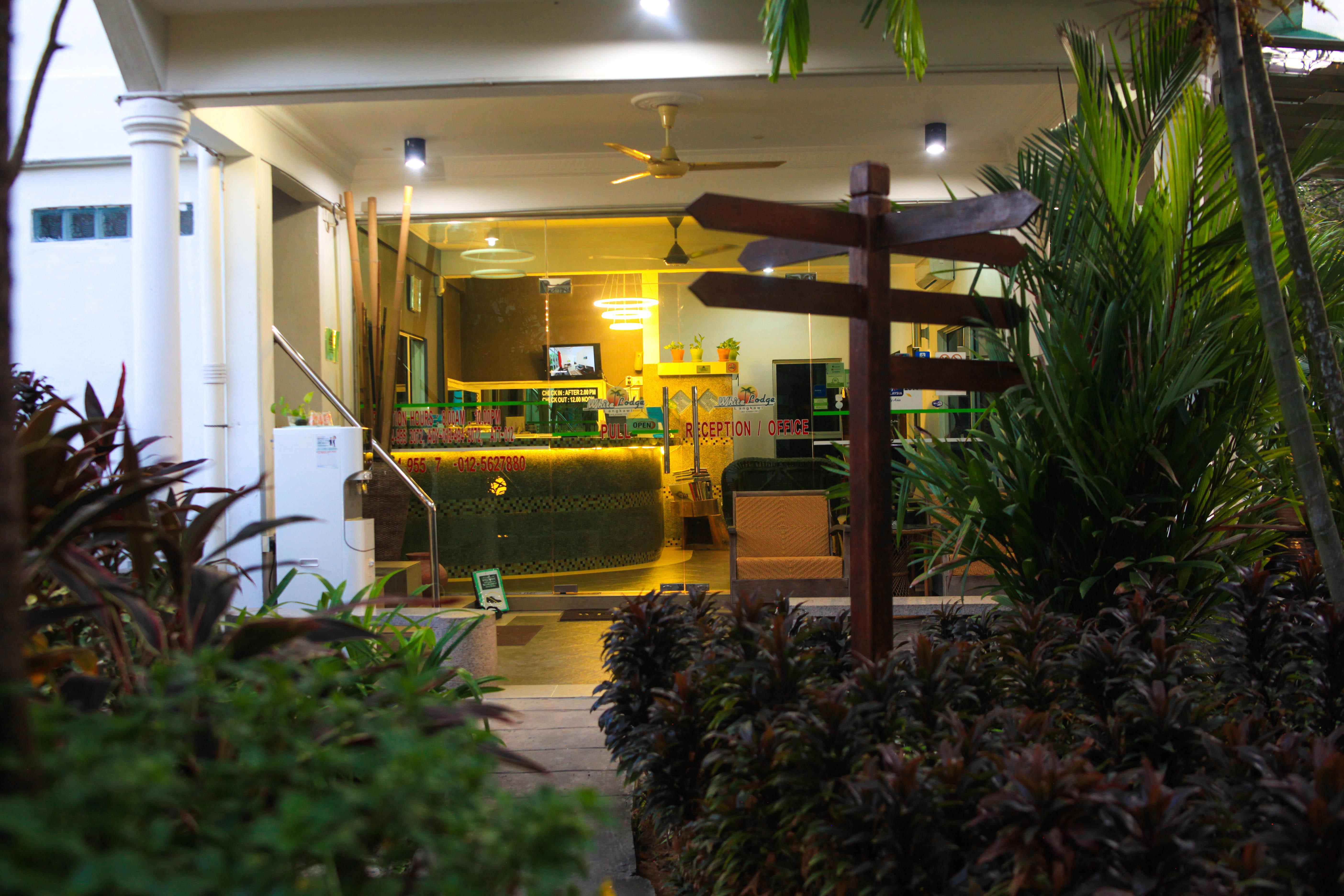 White alojamiento Chalet Pantai Cenang  Exterior foto