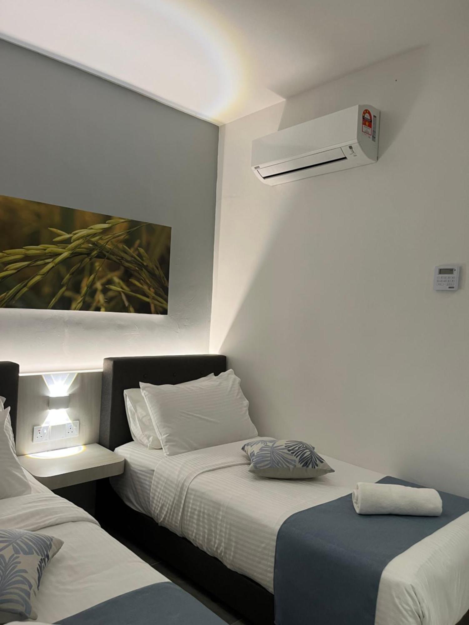 White alojamiento Chalet Pantai Cenang  Exterior foto